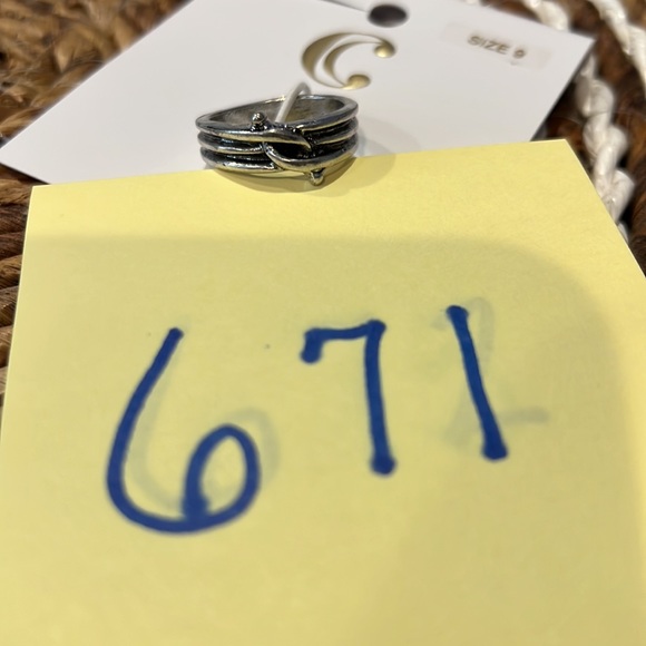 3/$15 Charming Charlie Knotted Ring Size 9 - New - Lot 671 - Picture 7 of 8